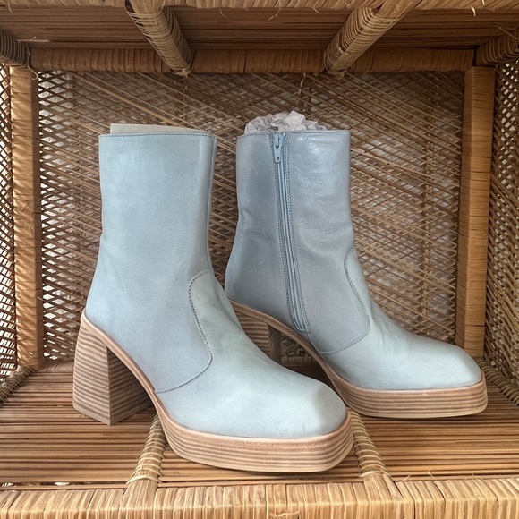 NWOB - Free People Ruby Platform Boots in Blue Leather - Picture 1 of 6